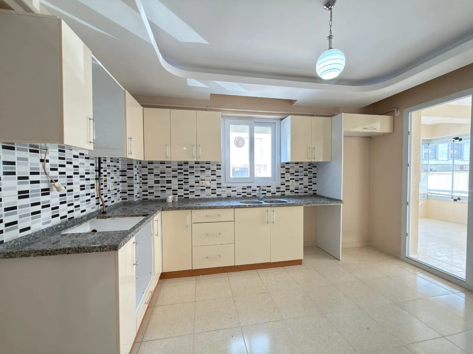 ALPKENT MAHALLESİ HASTANEYE YAKIN GENİŞ BALKONLU SATILIK DAİRE