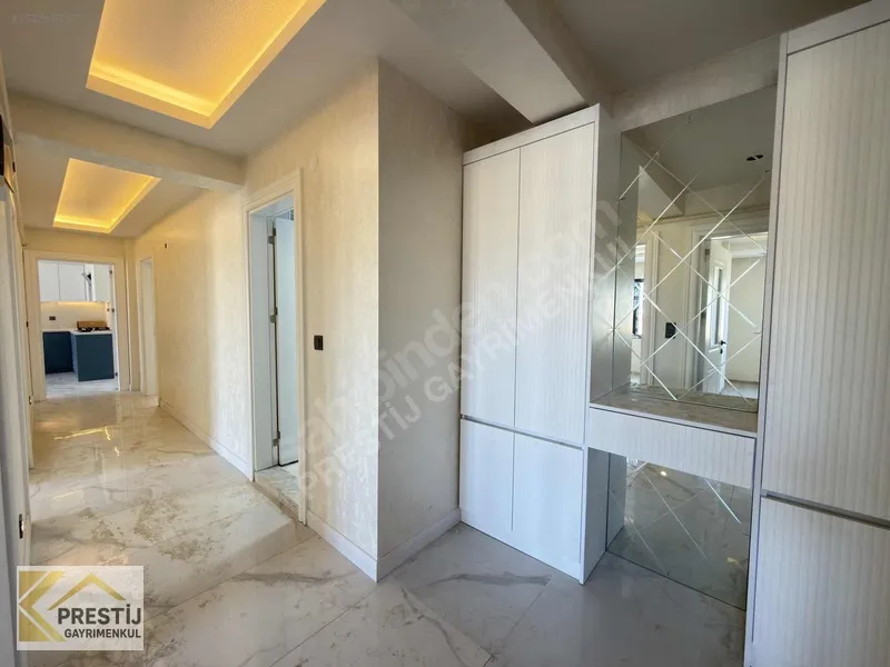 Torbalı'da Havuzlu Sitede Lüks Satılık 3+1 Daire - 27
